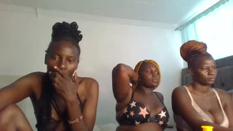 Snapshot of analeia_ chatting on January 14, 7:17 am Analeia online show from January 14, 7:17 am