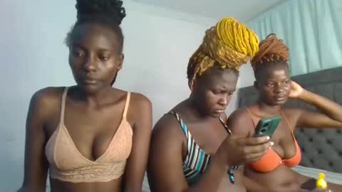 Snapshot of analeia_ chatting on January 22, 1:53 am Analeia online show from January 22, 1:53 am