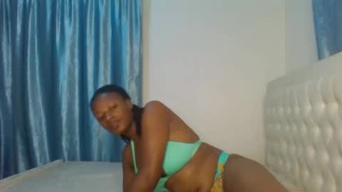 Snapshot of analeia_ chatting on February 13, 2:12 am Analeia online show from February 13, 2:12 am