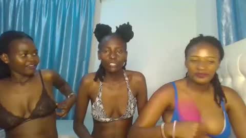 Snapshot of analeia_ chatting on February 14, 9:10 pm Analeia online show from February 14, 9:10 pm