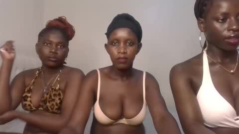 Snapshot of analeia_ chatting on October 16, 6:42 pm Analeia online show from October 16, 6:42 pm