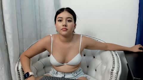 analia18  online show from February 25, 1:28 pm