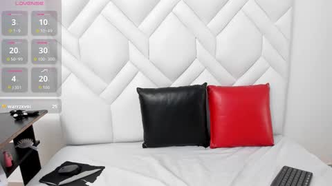 analia18  online show from September 13, 1:55 pm