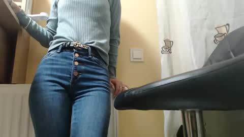 analove200 online show from December 4, 2:48 pm