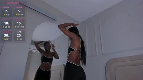 anamonroee online show from October 28, 11:36 am