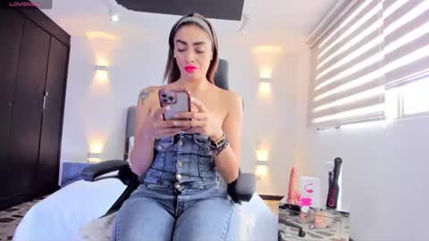 Snapshot of anaruiz1_ chatting on February 1, 3:18 pm ana online show from February 1, 3:18 pm