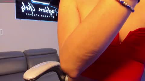 Snapshot of anaruiz1_ chatting on February 28, 7:25 pm ana online show from February 28, 7:25 pm