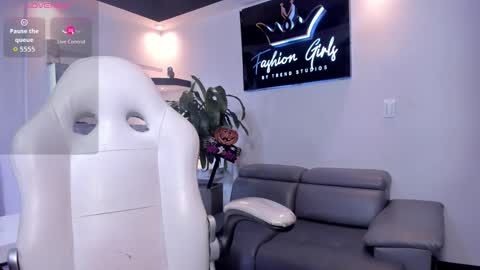 Snapshot of anaruiz1_ chatting on October 16, 2:40 pm ana online show from October 16, 2:40 pm