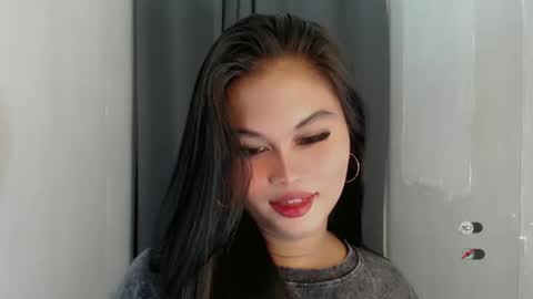 Snapshot of anaruru_ chatting on May 18, 4:02 pm ANA online show from May 18, 4:02 pm