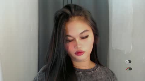 Snapshot of anaruru_ chatting on May 19, 12:00 pm ANA online show from May 19, 12:00 pm