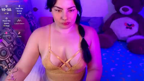 Ana online show from October 31, 2:18 pm