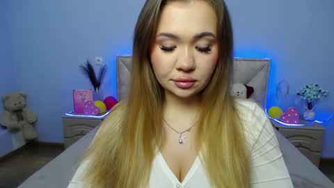 anastacyyellig online show from January 29, 8:40 am