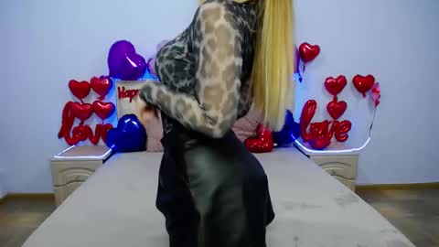 anastacyyellig online show from February 3, 8:35 pm