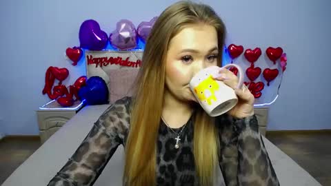 anastacyyellig online show from February 4, 12:29 am