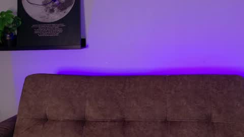 Kendra  online show from April 18, 10:08 am