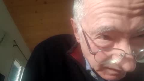 Snapshot of anax69 chatting on December 6, 2:38 pm mario online show from December 6, 2:38 pm