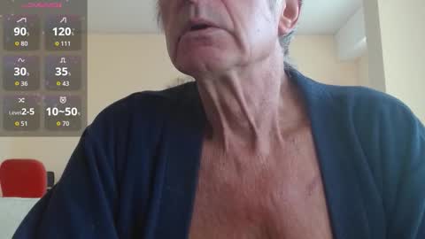 Snapshot of anax69 chatting on October 29, 8:16 am mario online show from October 29, 8:16 am