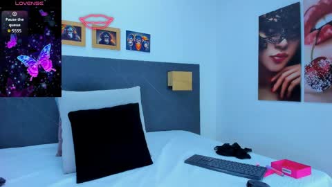 Andrea online show from April 21, 12:22 pm