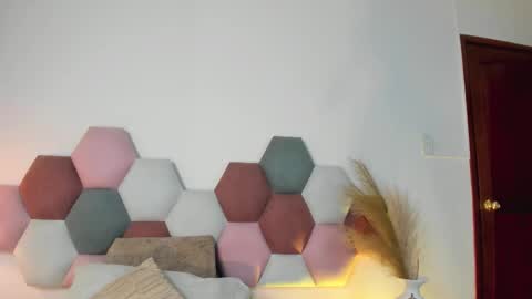 Andra Cyrus online show from October 5, 2:04 pm