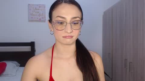 Snapshot of andracyruss_ chatting on August 6, 9:39 pm andracyruss_ online show from August 6, 9:39 pm