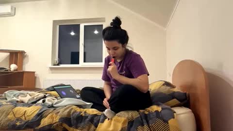 Snapshot of andrafendt chatting on November 17, 2:34 pm Viola online show from November 17, 2:34 pm