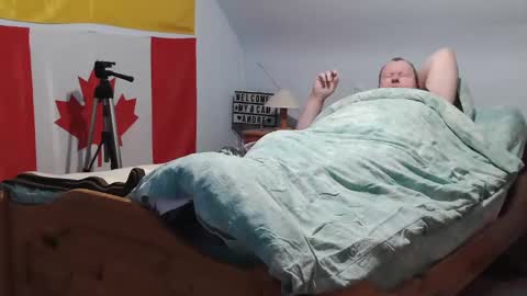 Snapshot of andre124231 chatting on December 12, 11:47 pm Andre online show from December 12, 11:47 pm