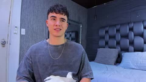 Snapshot of andre_parker chatting on December 21, 2:52 am Andre Parker online show from December 21, 2:52 am