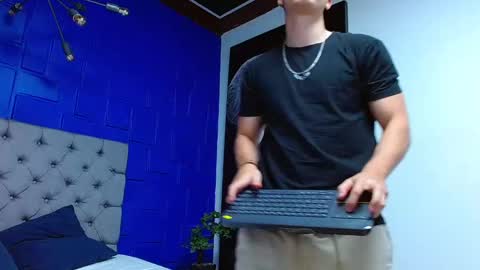 Snapshot of andre_parker chatting on January 12, 12:07 am Andre Parker online show from January 12, 12:07 am