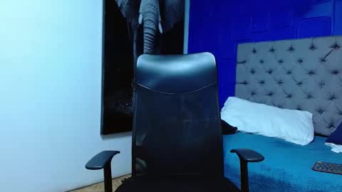 Snapshot of andre_parker chatting on February 5, 2:51 am Andre Parker online show from February 5, 2:51 am