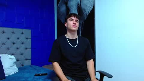 Snapshot of andre_parker chatting on February 9, 12:06 am Andre Parker online show from February 9, 12:06 am