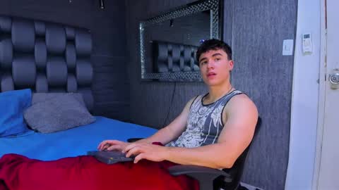 Snapshot of andre_parker chatting on February 13, 11:15 pm Andre Parker online show from February 13, 11:15 pm