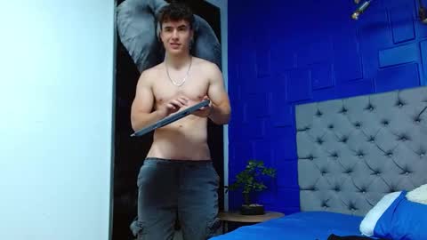 Snapshot of andre_parker chatting on February 21, 1:33 am Andre Parker online show from February 21, 1:33 am