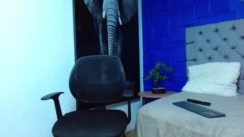 Snapshot of andre_parker chatting on February 25, 11:44 pm Andre Parker online show from February 25, 11:44 pm