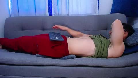 Snapshot of andre_parker chatting on September 17, 8:43 pm Andre Parker online show from September 17, 8:43 pm