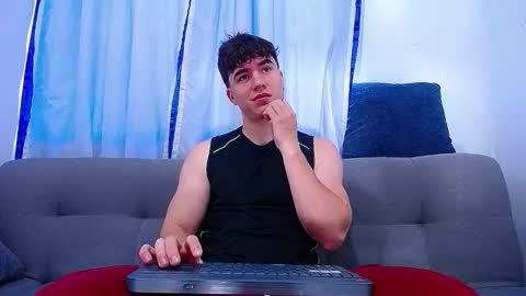 Snapshot of andre_parker chatting on September 30, 9:31 pm Andre Parker online show from September 30, 9:31 pm