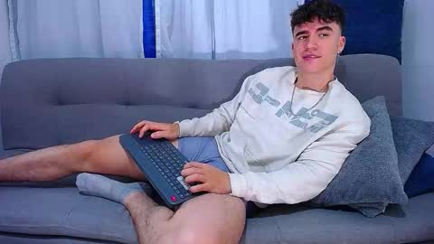 Snapshot of andre_parker chatting on November 8, 12:11 am Andre Parker online show from November 8, 12:11 am