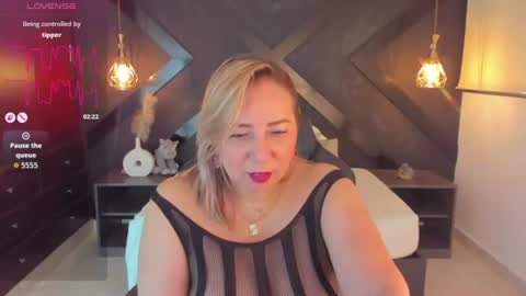 Snapshot of andre_soto_ chatting on July 24, 2:31 am A N D R E online show from July 24, 2:31 am