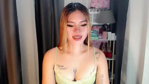 andrea06121998 online show from April 20, 1:03 pm