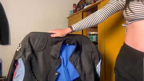 Andrea online show from December 11, 7:20 am