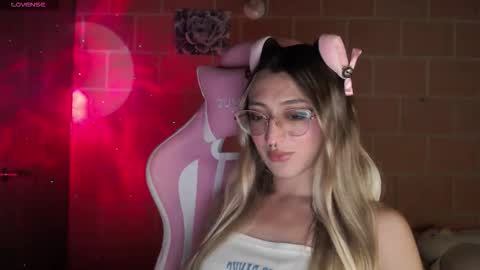 Snapshot of andrea_camila chatting on September 9, 6:13 am Andrea online show from September 9, 6:13 am