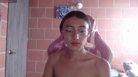 Snapshot of andrea_camila chatting on September 28, 4:12 pm Andrea online show from September 28, 4:12 pm