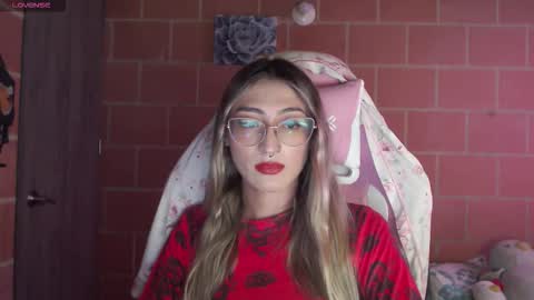 Snapshot of andrea_camila chatting on October 30, 6:41 pm Andrea online show from October 30, 6:41 pm