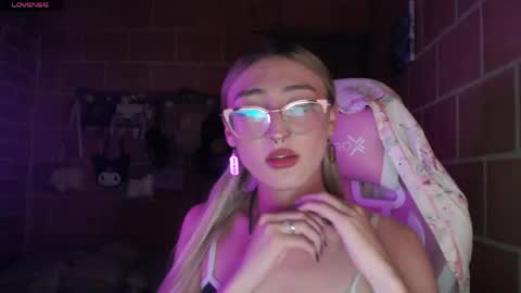 Andrea  online show from May 29, 3:15 am