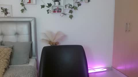 Snapshot of andrea_garciat chatting on March 31, 10:10 pm Andrea online show from March 31, 10:10 pm