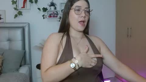 Snapshot of andrea_garciat chatting on April 7, 7:36 pm Andrea online show from April 7, 7:36 pm