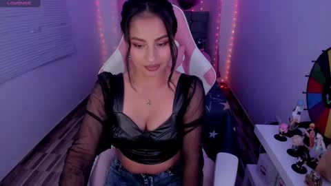 Snapshot of andrea_kinky chatting on February 14, 9:53 pm andrea_kinky online show from February 14, 9:53 pm