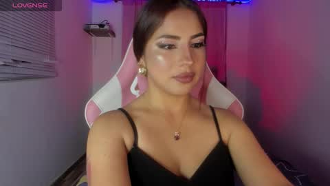 Snapshot of andrea_kinky chatting on October 25, 10:26 pm andrea_kinky online show from October 25, 10:26 pm