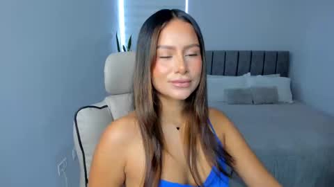 Snapshot of andrea_martini_ chatting on February 25, 8:19 pm andrea online show from February 25, 8:19 pm