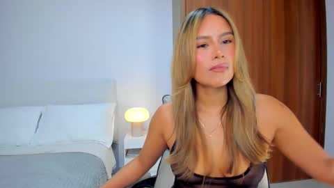 Snapshot of andrea_martini_ chatting on October 10, 12:31 am andrea online show from October 10, 12:31 am