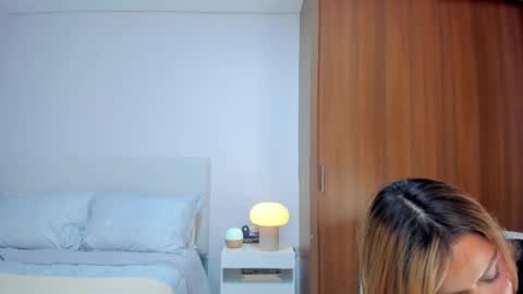 Snapshot of andrea_martini_ chatting on November 6, 1:17 am andrea online show from November 6, 1:17 am